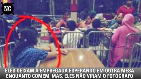 Eles deixam a empregada esperando em outra mesa enquanto comem. Mas, eles não sabiam do fotógrafo