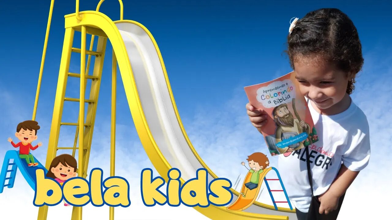 bela kids brincando no escorregador