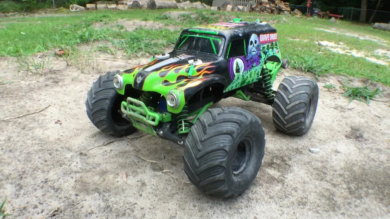 RC Grave Digger Backflips - Castle Creations Sidewinder SV3 & 3s Lipo