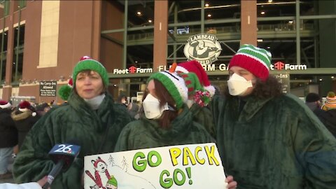 Packers vs. Browns: Fans celebrate Christmas at Lambeau Field