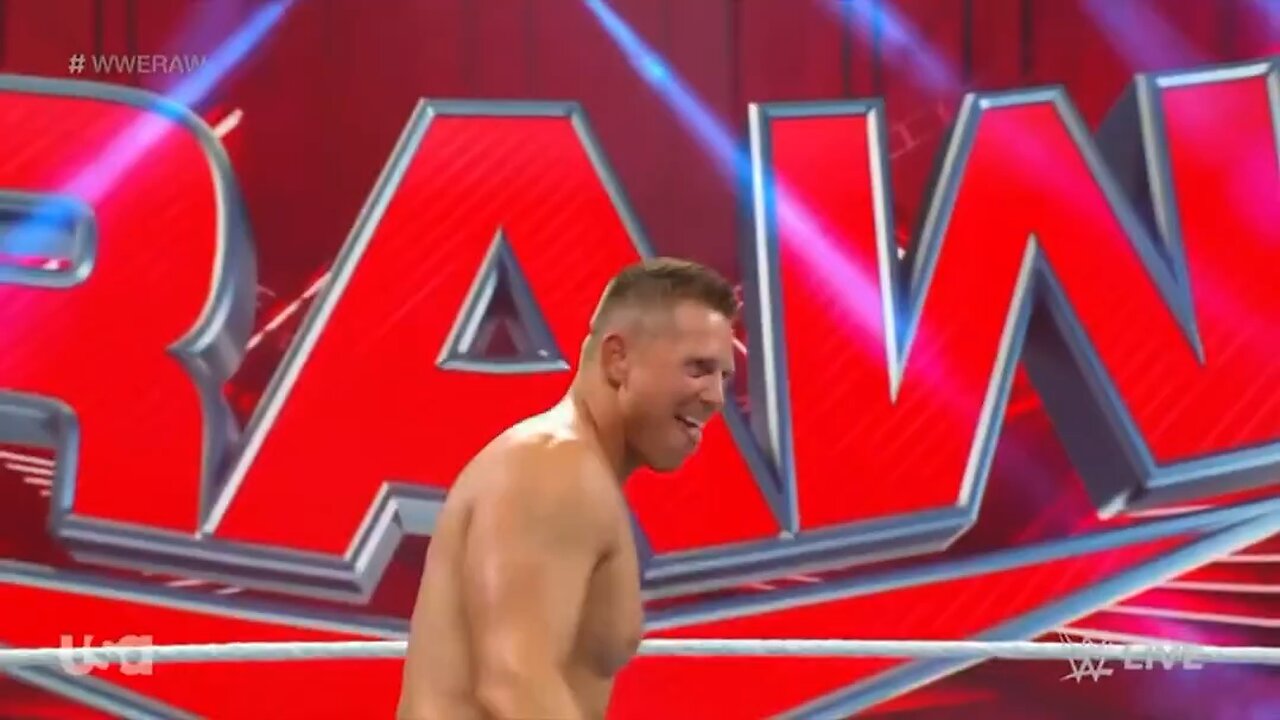 LA KNIGHT is on #WWERaw !