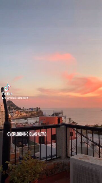 Moonrise and sunset simultaneously 🌗