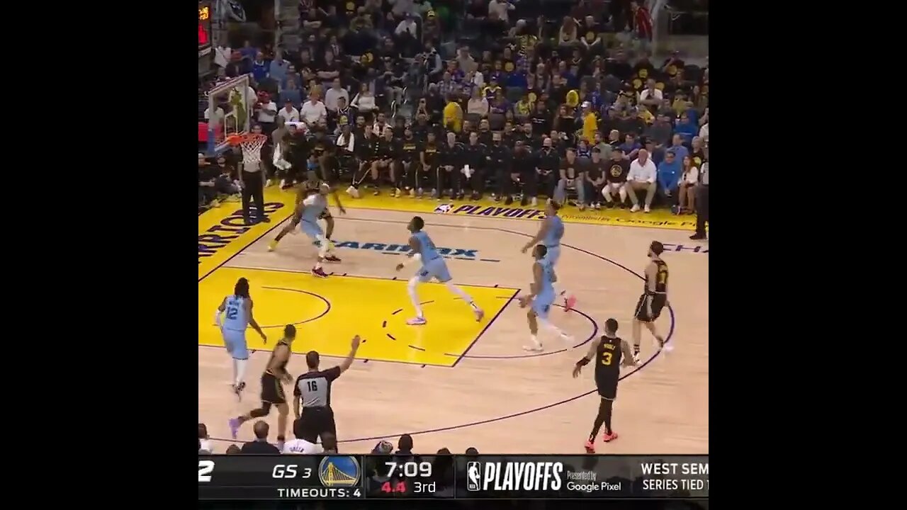 Klay drilled this three OFF ONE FOOT 🤯