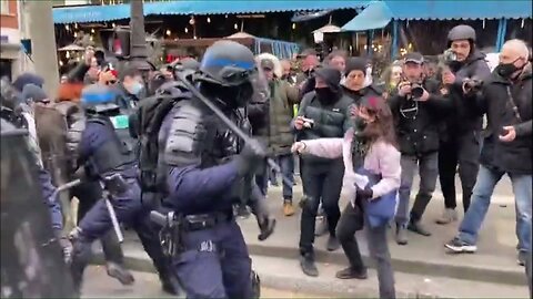 Parisian Jackboots Attack Protesters, Beating Them with Batons