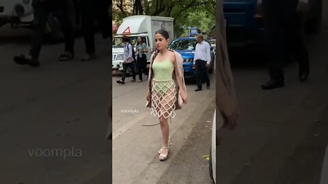 The cars had nooo idea that a fashunn parade was about to happen on the street!😁 #urfijaved #shorts