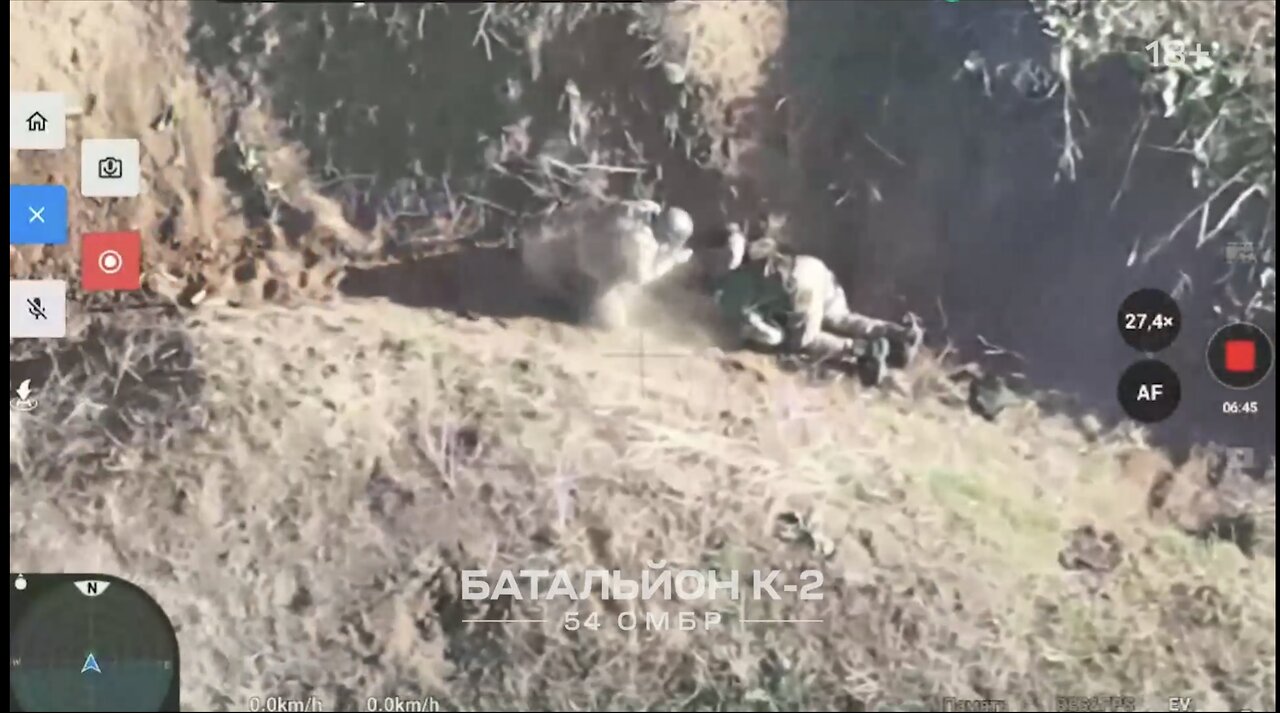 Combat footage : Close range trench battle captured by drone