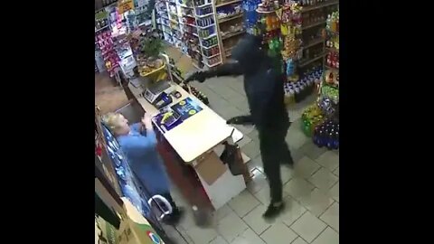 Brave GrandMother expels Thief