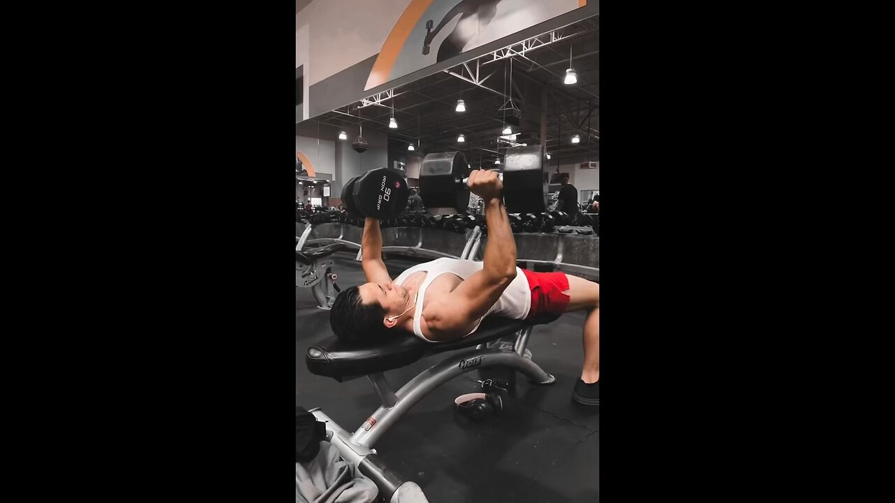 Flat bench, dumbbell press #FYP #Motivational #Viral #Gym