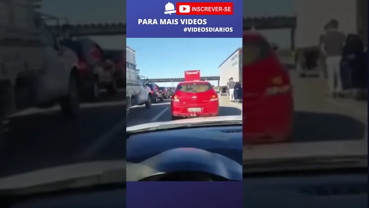 A situação mais aleatória no trânsito! Vaca x carro x caminhao #shorts