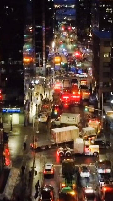 Trucker and farmer Convoy‘s fueling up and heading to the border to save our country #UCNYNEWS￼