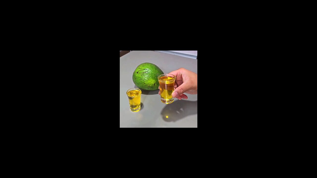 Extracting oil from avocado