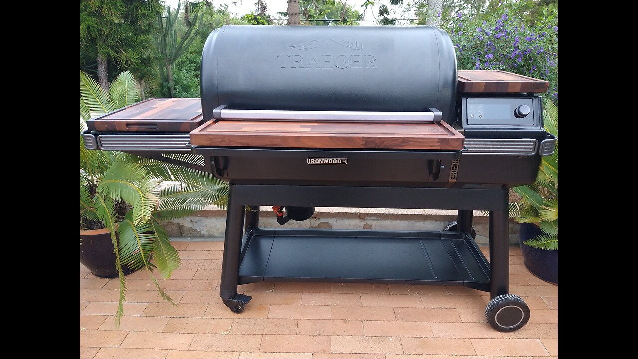 Traeger Ironwood XL, Deluxe BBQ Boards Set