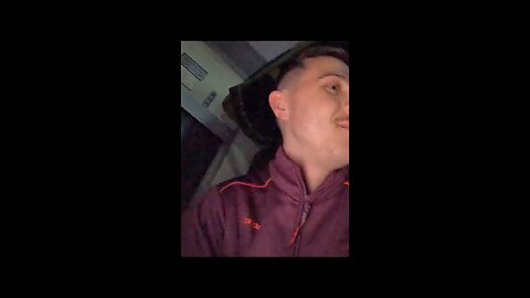 European gets scammed on a train in Pakistan.