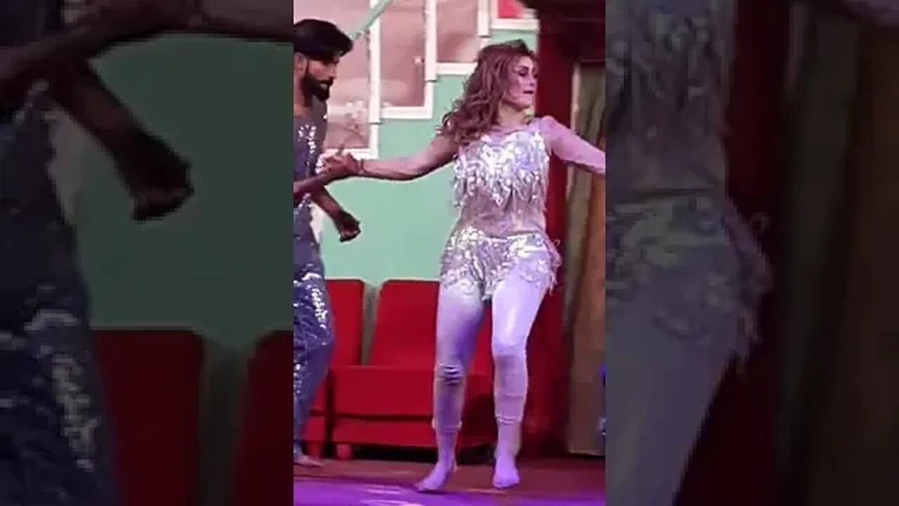 jiya ali expose her boobs in Faisalabad stage mujra 2023