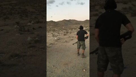 ATIRANDO NO DRONE DE FUZIL ASSALTO #SHORTS