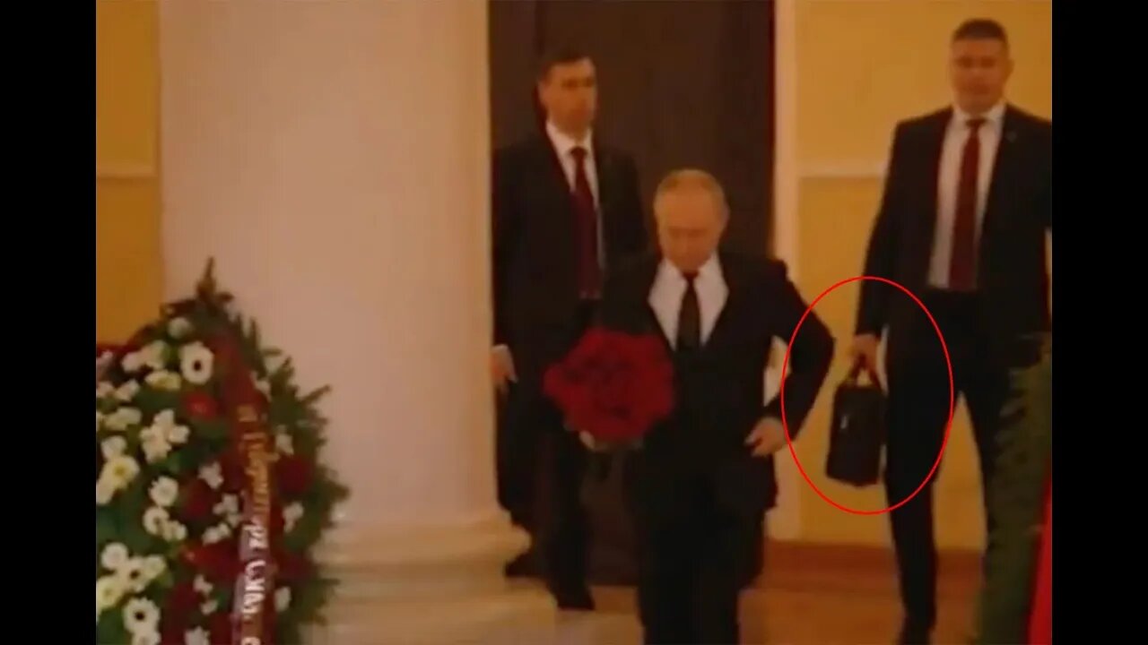 INTANTO PUTIN ARRIVA AL FUNERALE DI ZHIRINOVSKY CON LA VALIGETTA NUCLEARE...