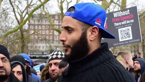 522-Muslim Addresses Tommy Robinson Supporters in Speakers Corner.