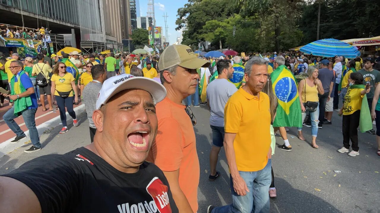 AVENIDA PAULISTA ESTÁ FECHADA MILHARES DE PESSOAS