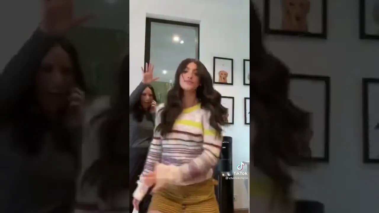 Charli finally does this dance! 😱