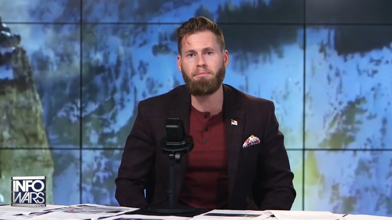 WAR ROOM (Full Show) Monday - 11/28/22