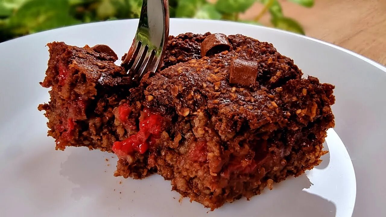 Make this delicious brownies with banana. oats and raspberry! Easy recipe in 5 minutes!