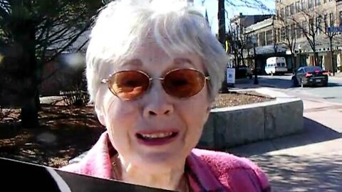 Linda at Planned Parenthood protest 4-7-11.AVI