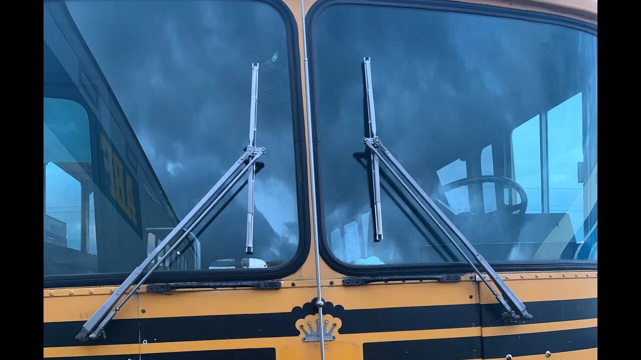 Replacing the windshield wipers | 1989 Crown Super Coach | Skoolie