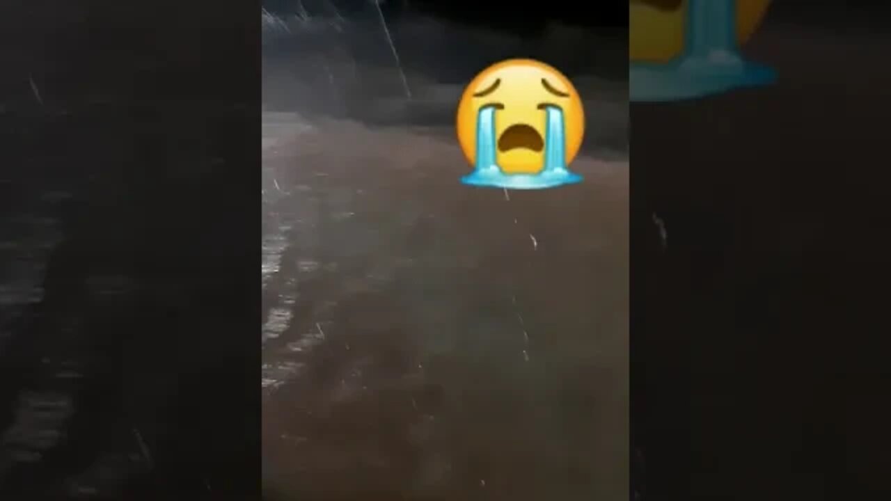 Chuvas causam alagamentos no bairro Cruzeiro do Sul em Betim - MG