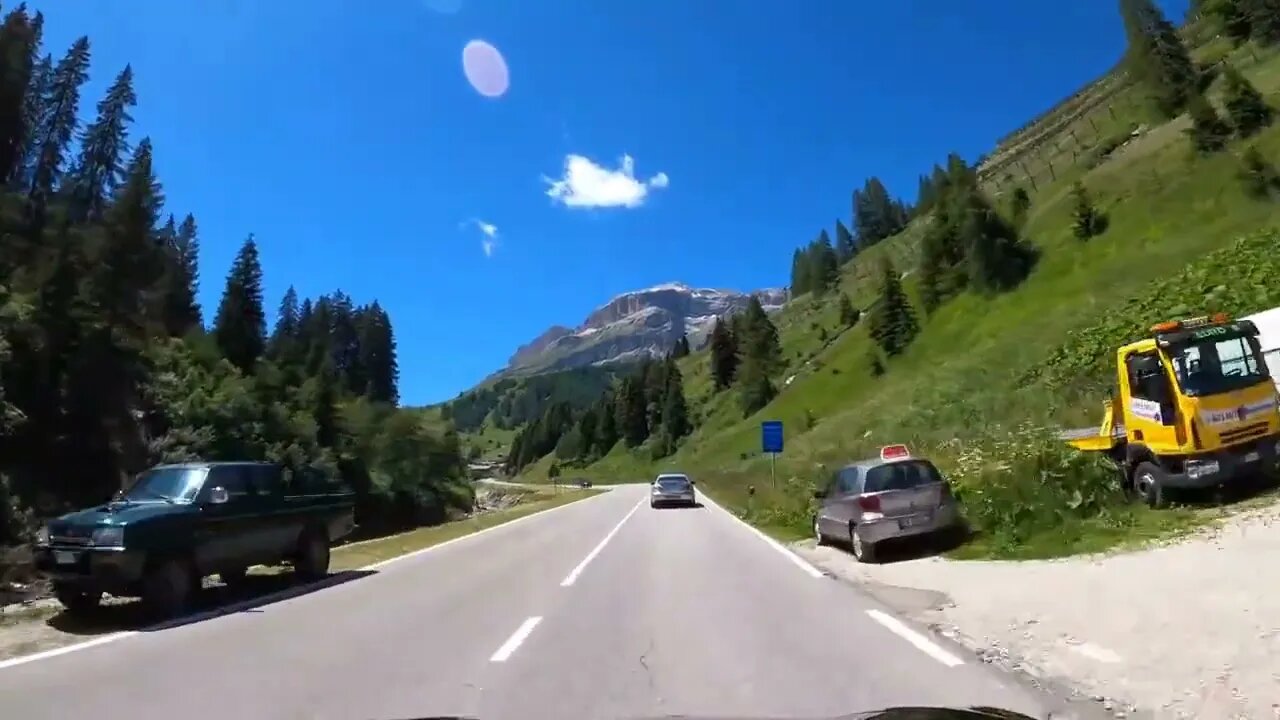 27 * Is the scenery different? Traveling with a camera, Italian roads