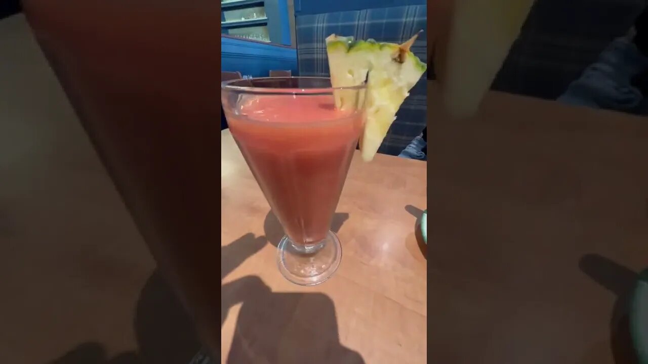 Smoothie and Latte from Cora’s