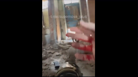 Bakhmut battlefield: Wounded Ukrainian soldiers crawls away in ruins