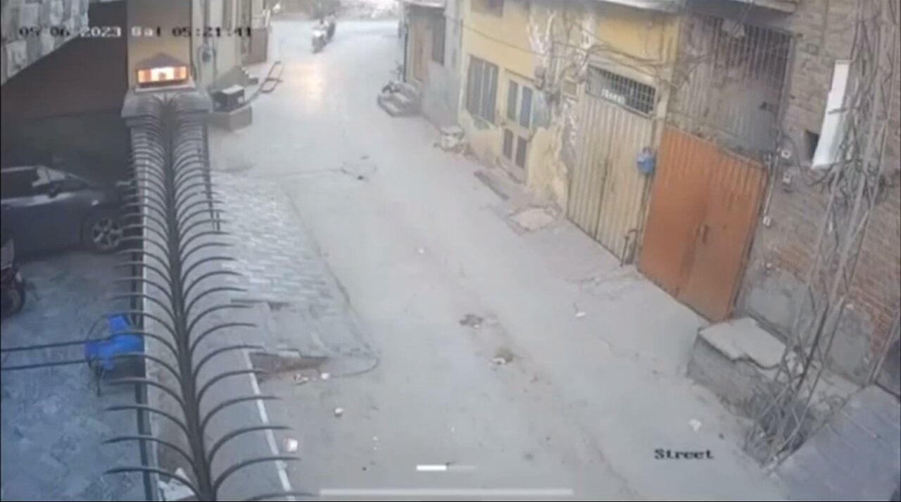 Robbery victim gets the last laugh.