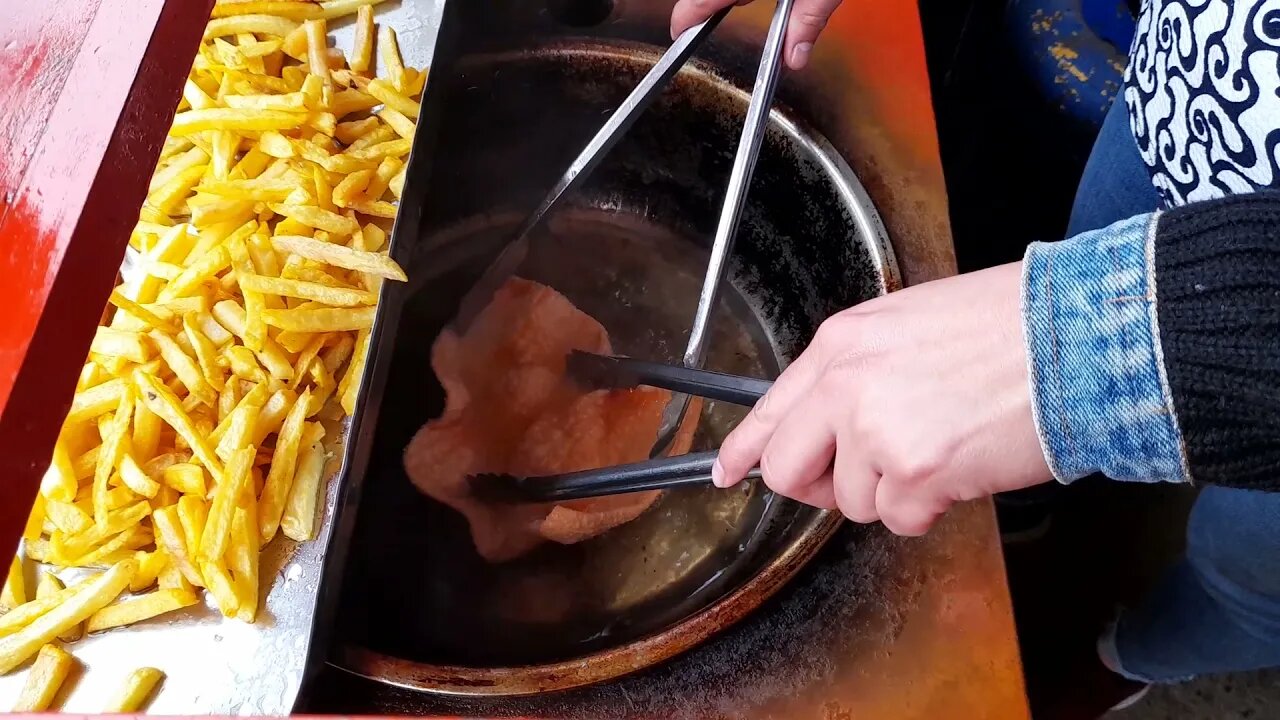 Frying Chicharrin Guatemala