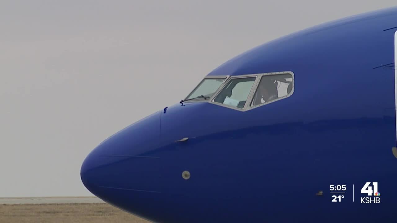 Kansas Citians prepare for fly out before winter storm