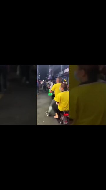 封城前紧急逃离的百姓，这待遇只有中国人能享受到，没事偷着乐吧。