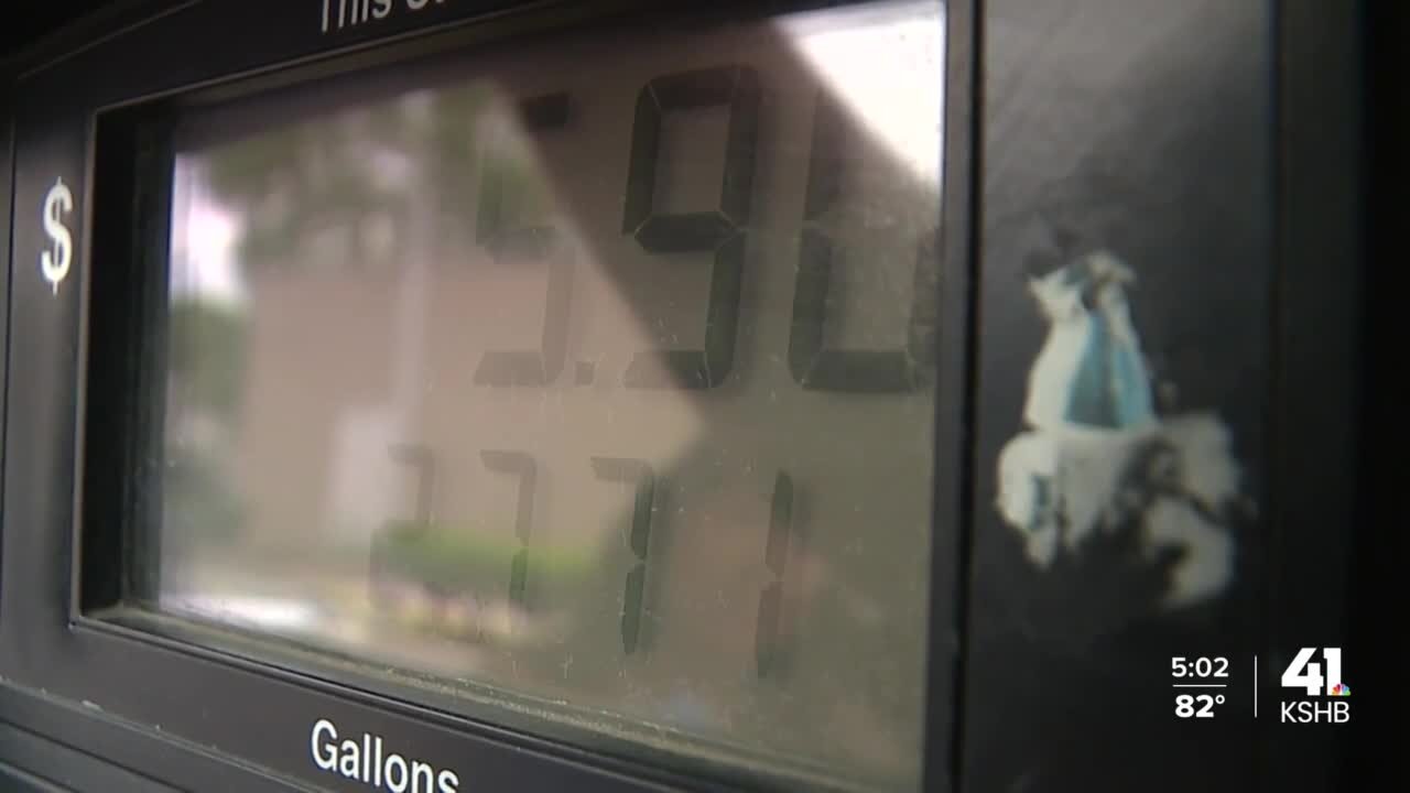 Hundreds line up after independent Kansas City gas station offers gas for $2.12 per gallon