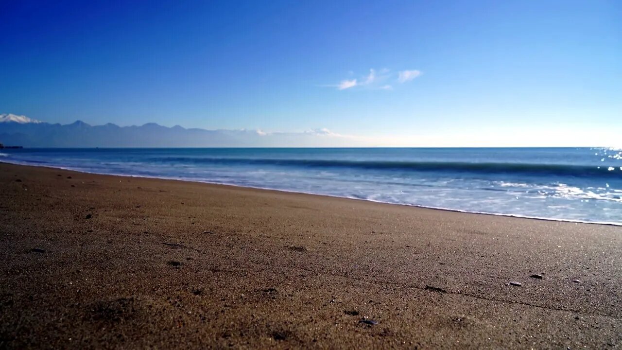 1HOURS Full HD Waves Rumble On A Lonely Sandy Beach