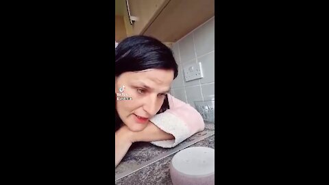 Alexa, what is the projected population in UK in 2025?