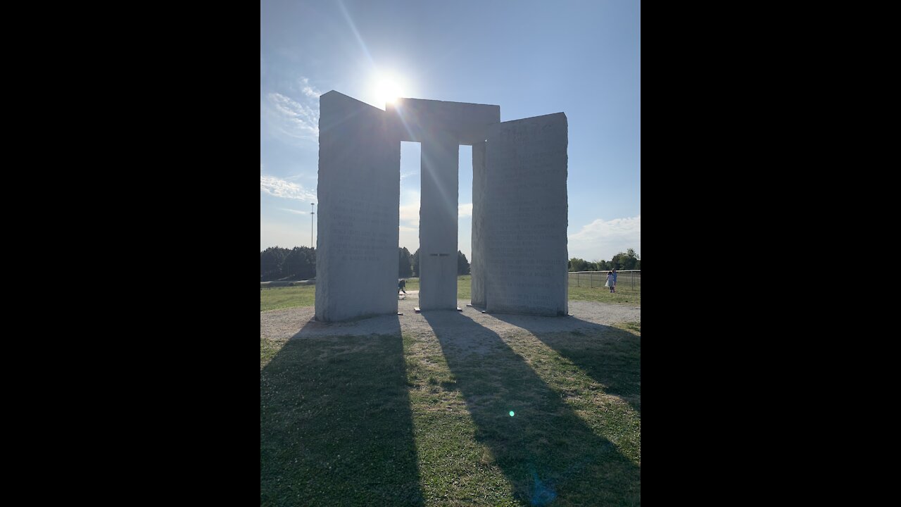 Ｑ＆Ⓐ Hoᒪes visit The Georgia Guidestones