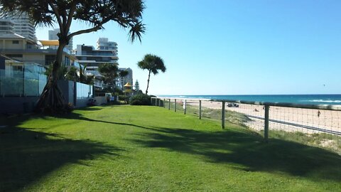 Walking in Surfers Paradise | Gold Coast