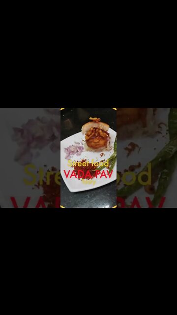 Vada pav Street food Mumbai #Shorts #ytshorts #VadaPav #Streetfood #recipe #RecipeVideo
