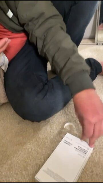 Unboxing: iPhone 14 pro.