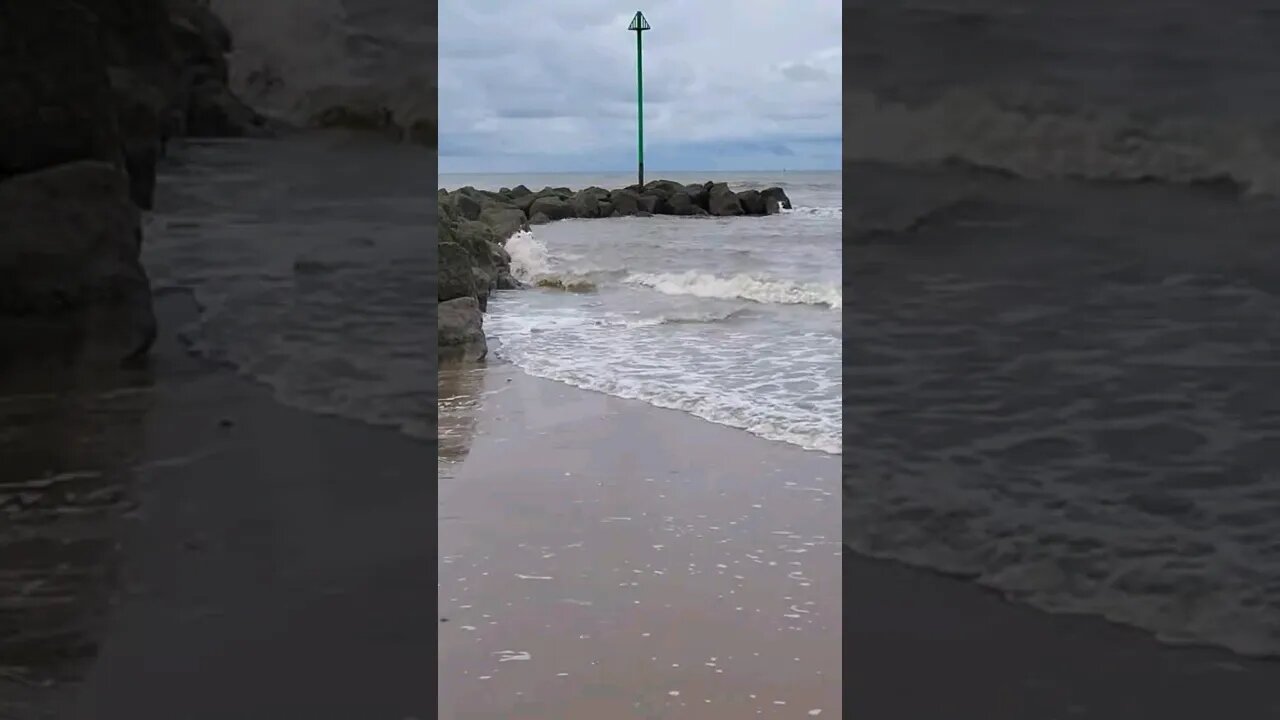 Watch the Sea against Rocks in 4K #sea #chill #relax #asmr #4k #beach