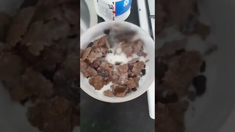 Eating cereal #shorts #eatingsounds #youtuber