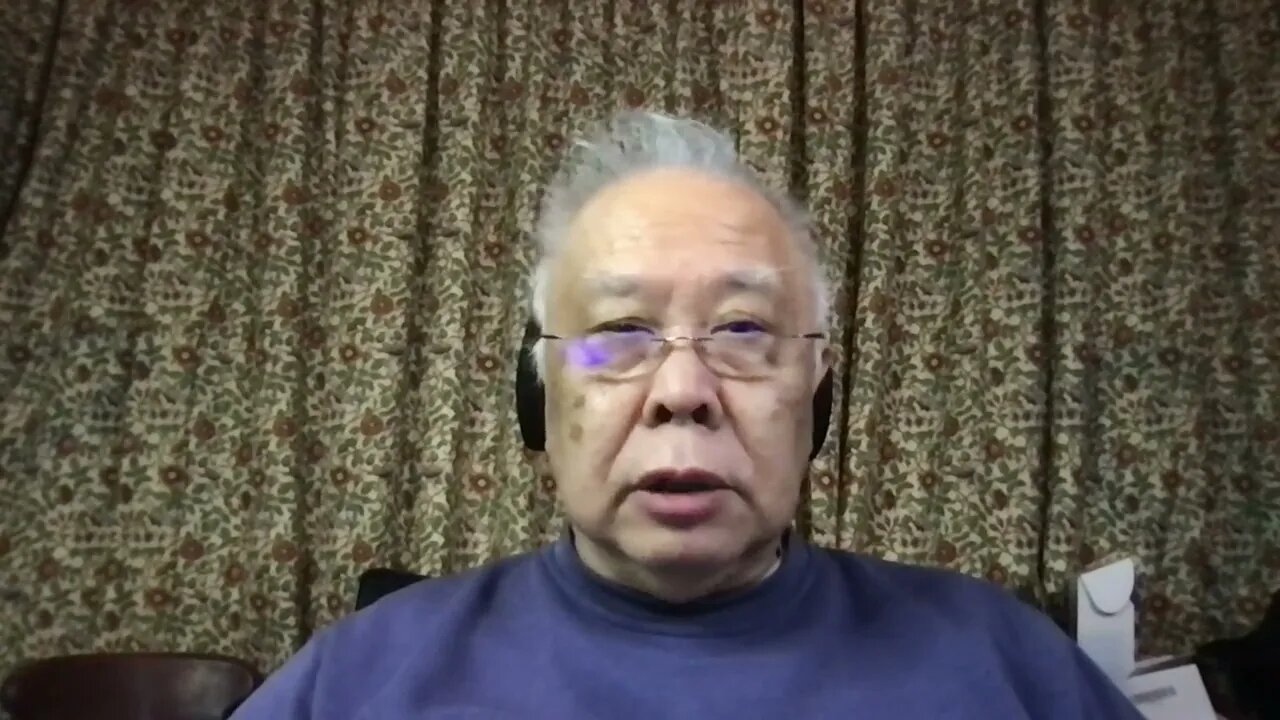 🟨 看一看中國警察如何處理在街上揮舞菜刀的人 🟨