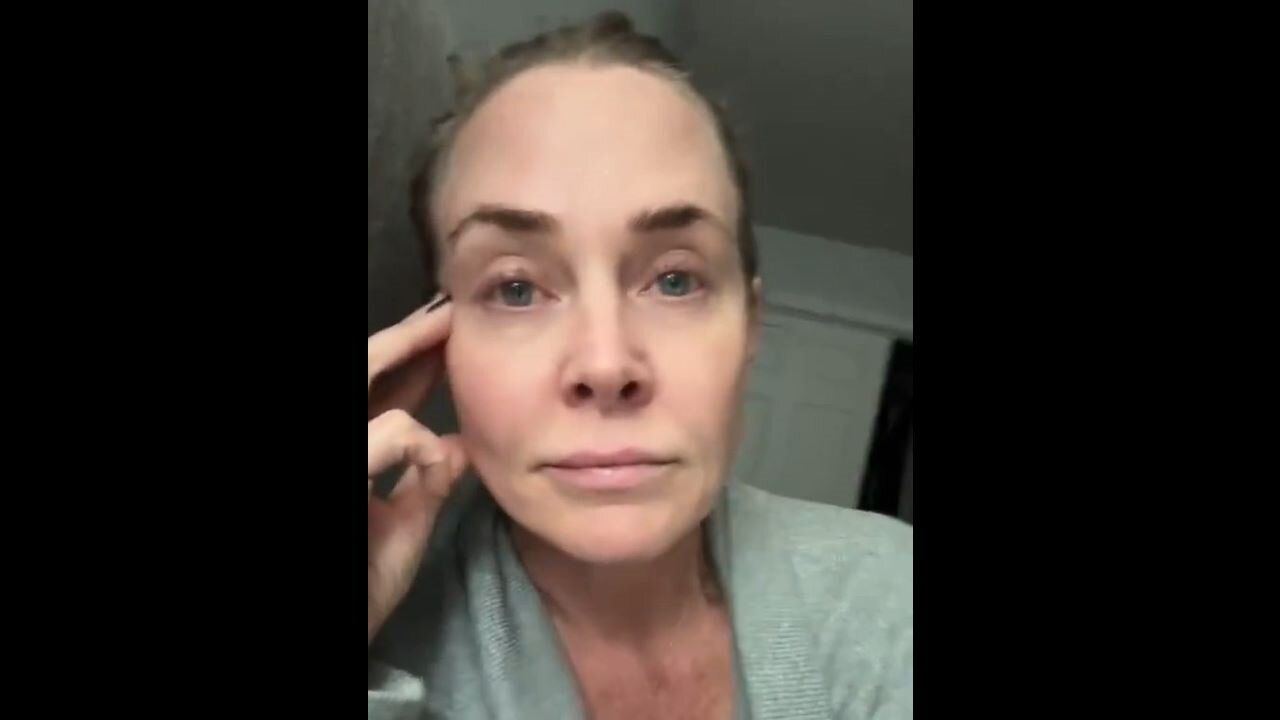 Lib Woman Wants People Who Didn't Vote For Trump To Be Wearing Blue Bracelets So That Everyone Knows