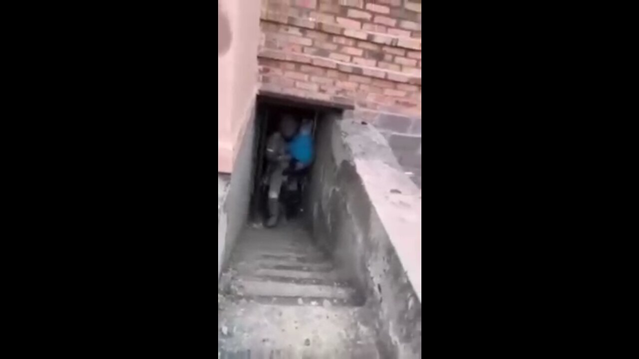 Chechen soldiers help liberate a family for some humanitarian aid