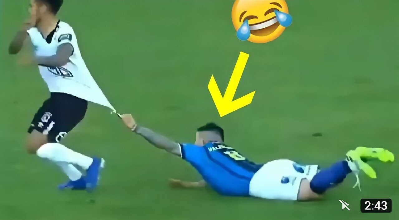 FUNNY MOMENTS AND FAILS IN FOOTBALL