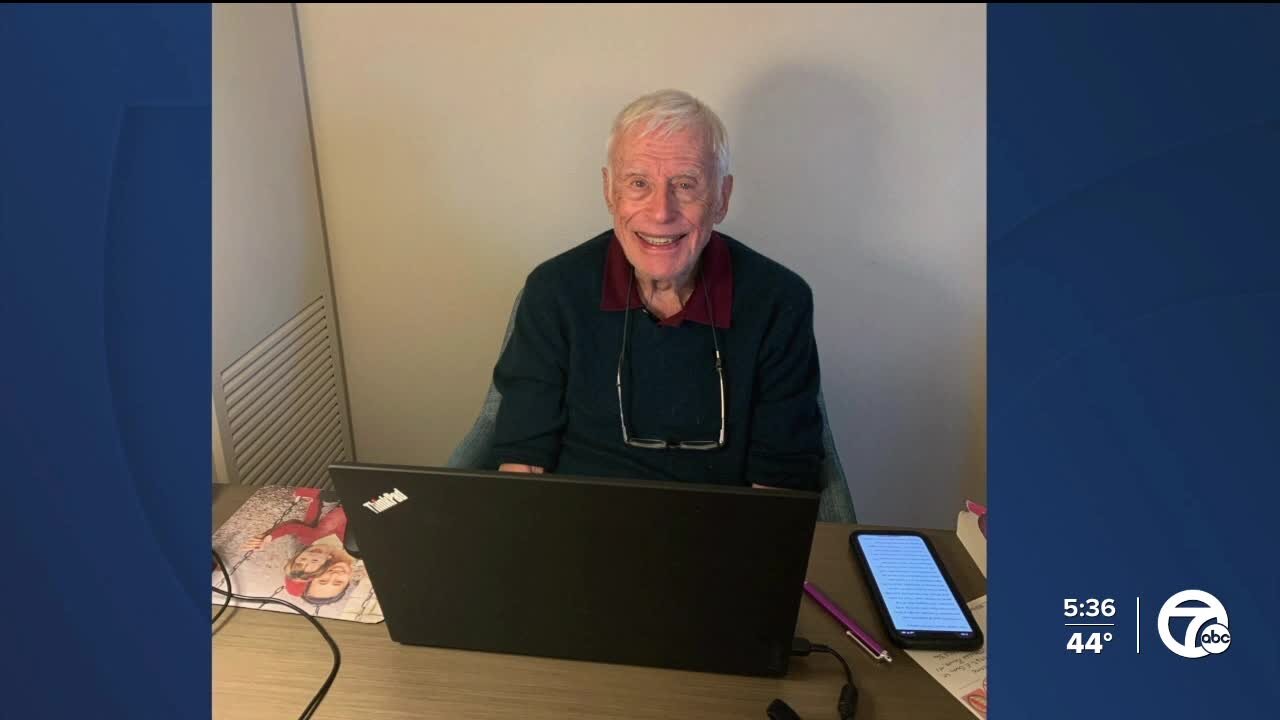 Jerry Green, Detroit sports writer at 56 Super Bowls, dies