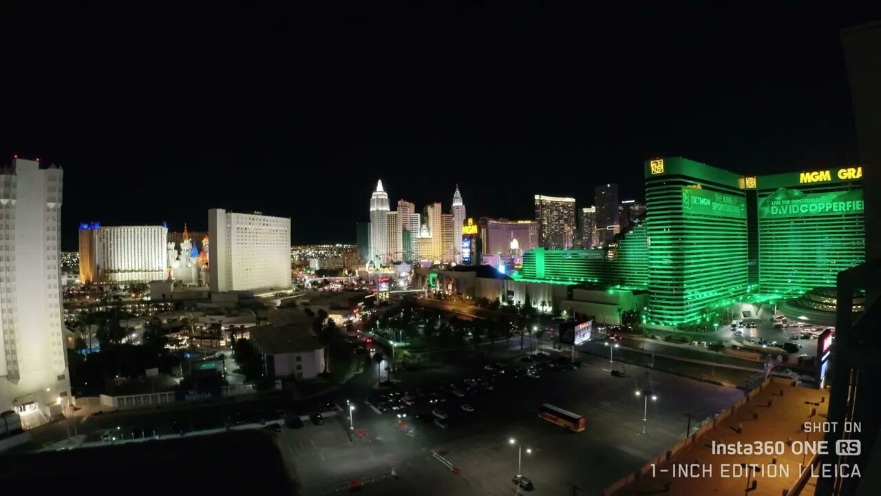 Las Vegas Nightlife via OYO Casino & Hotel, 19th Floor, Room 3130 (Insta360 ONE RS)